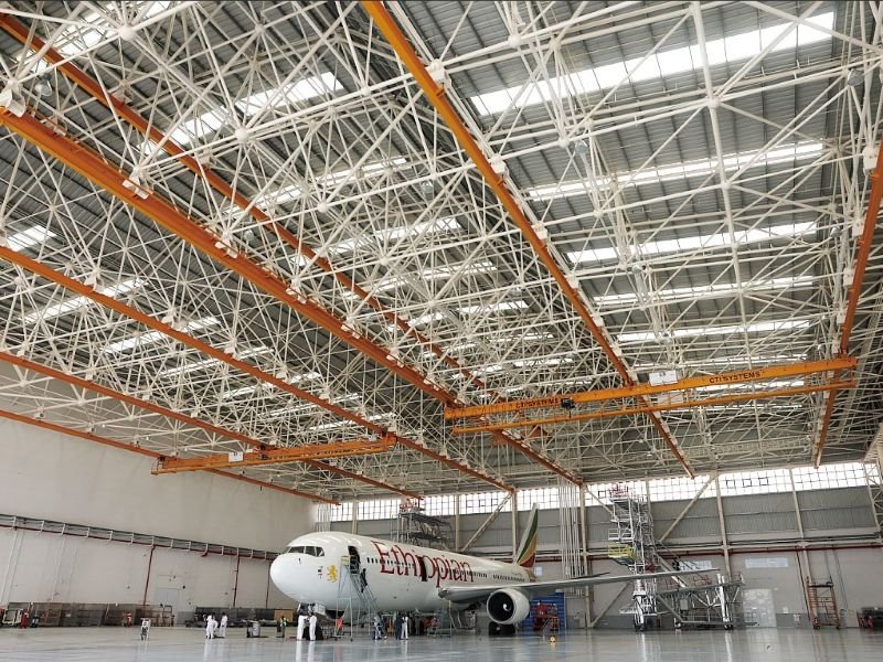 Hangar Steel Estrikti